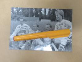 Pekka Vehkonen, Ismo Vehkonen, Mika Kouki, Kurt Ljungqvist -moottoriurheilu, valokuva