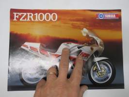 Yamaha FZR1000 moottoripyörä -myyntiesite, engalnninkielinen