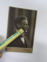 Sem. Kataja, rautatievirkailija, Atelier Apollo, Helsinki -visiittikorttivalokuva / carte de visite / cdv