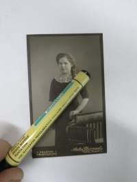 Ester Lindholm - Atelier Universal, Helsinki -visiittikorttivalokuva / carte de visite / cdv