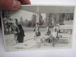 Kahvila + Mersu -valokuva