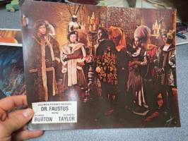 Doctor Faustus (Richard Burton, Elizabeth Taylor) -elokuvan kaappikuva